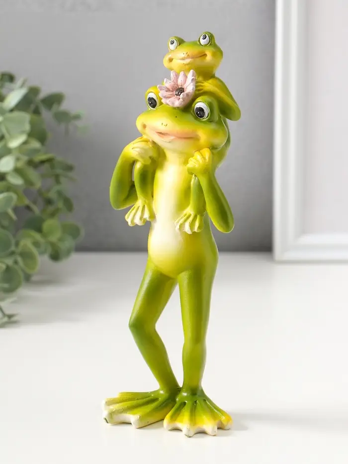 Фигура полистоун &laquo;Лягушонок с розовым лотосом, посадил малыша на шею&raquo;, 21.5 см