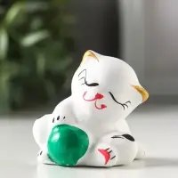 Фигурка керамика &laquo;Котик с мячом&raquo;, 5.5 см, белый, МИКС