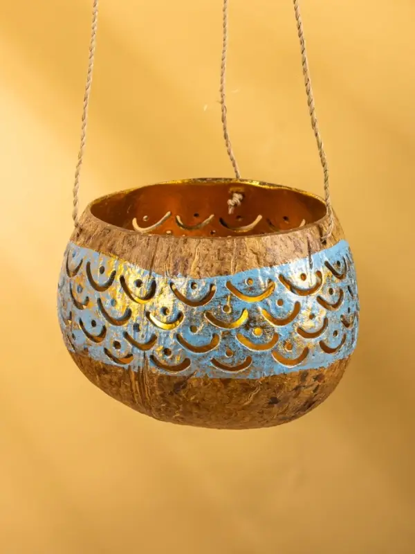 Подсвечник подвесной из кокоса, 9-12 см, золотисто-голубой Подсвечник подвесной из кокоса, 9-12 см, золотисто-голубой