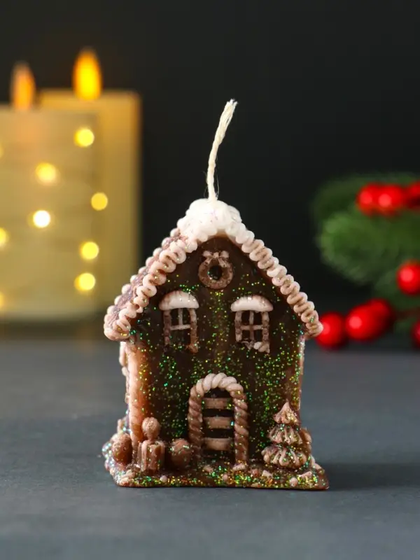 Свеча новогодняя "Домик с Ёлкой" 5,2х4х7 см, коричневый