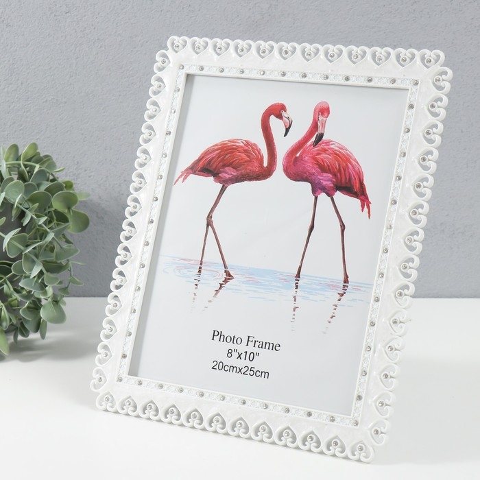 Фоторамка пластик 20х25 см  Фоторамка пластик 20х25 см "Рама из сердечек" молочная