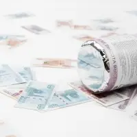 Хлопушка пневматическая "Деньги, Рубли" (16/40 см) Хлопушка пневматическая "Деньги, Рубли" (16/40 см)