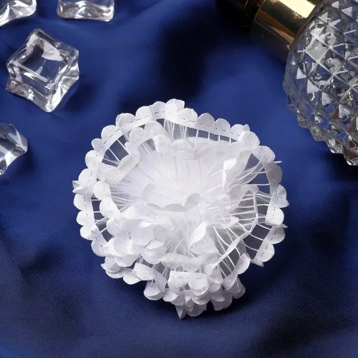 Резинка для волос бант «Школьница», лучики, d=7 см, белая