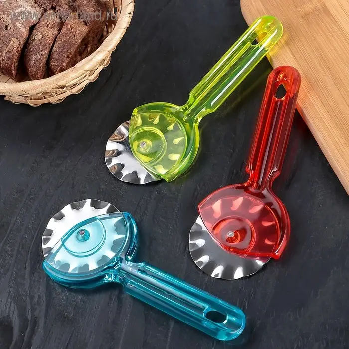 Нож для пиццы и теста Доляна «Леденец», 16,5 см, цвет МИКС Нож для пиццы и теста Доляна «Леденец», 16,5 см, цвет МИКС