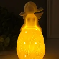 Сувенир керамика свет "Девочка в платье с растениями" белый 3хLR44 6,6х6,2х13,5 см