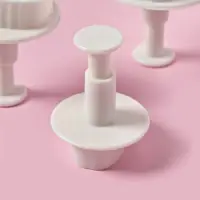 Плунжеры кондитерские Доляна &laquo;Лист&raquo;, набор 3 шт., d=3.2/4/5 см, пластик, белые