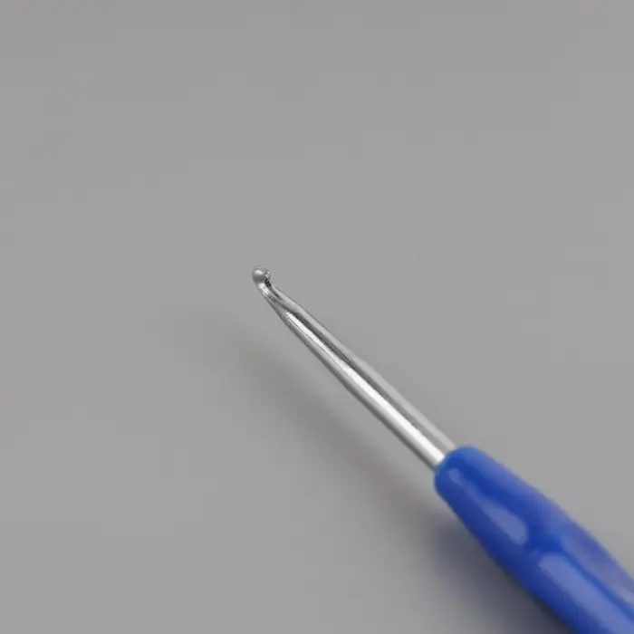 Крючок для вязания, с пластиковой ручкой, d = 2 мм, 13,5 см, цвет синий, цена за 1 штуку Крючок для вязания, с пластиковой ручкой, d = 2 мм, 13,5 см, цвет синий, цена за 1 штуку
