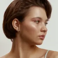 Серьги &laquo;Сияние линий&raquo;, белые в серебре