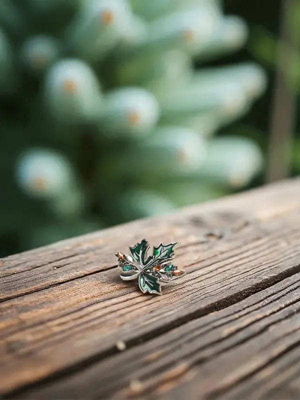 Брошь &laquo;Лист кленовый&raquo;, стеклянный, зелёная в чернёном золоте