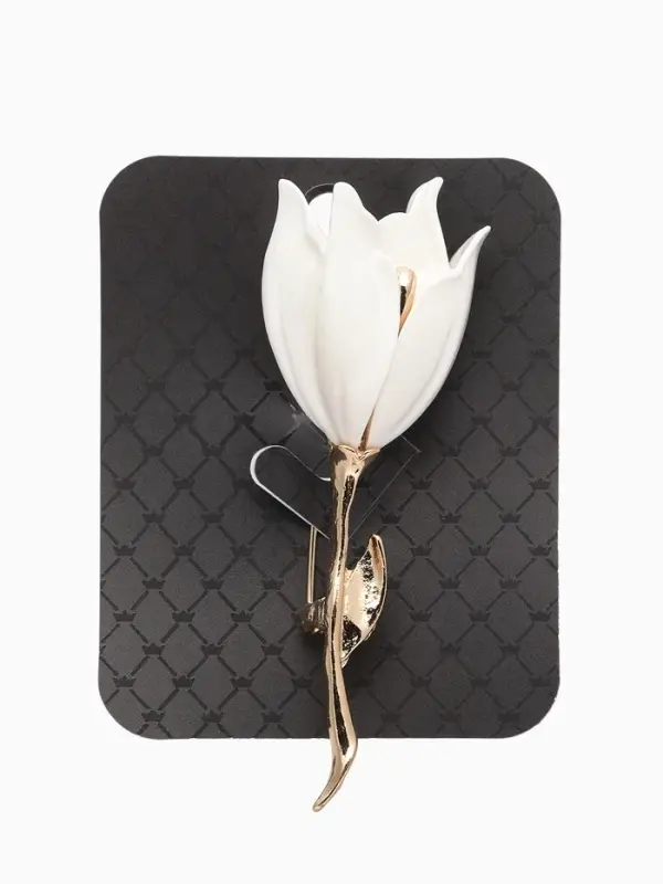 Брошь &laquo;Цветок&raquo; лилия, белая в золоте