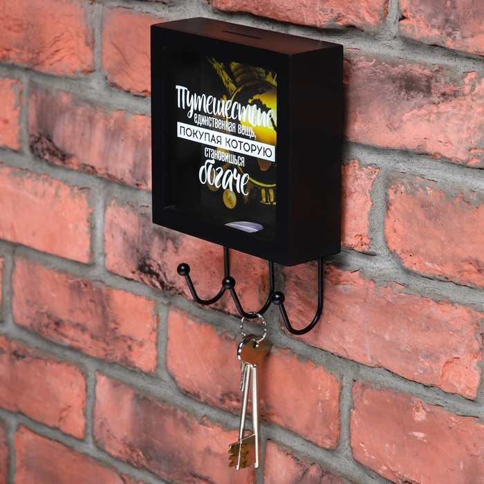 Ключница настенная «Путешествие - единственнная вещь, покупая которую становишься богаче», 15 х 23 см. Ключница настенная «Путешествие - единственнная вещь, покупая которую становишься богаче», 15 х 23 см.