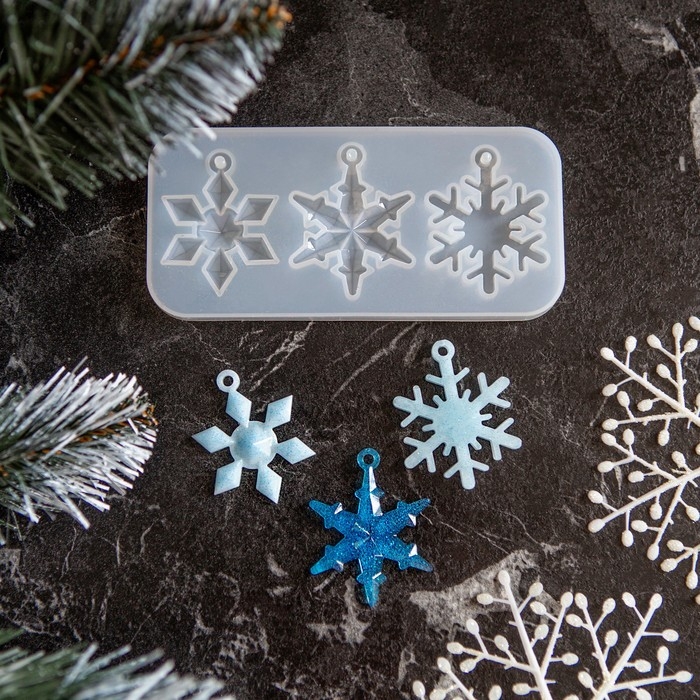 Форма силиконовая универсальная, подвеска «Снежинки» 3 в 1, размер от 5,2 до 5,6 см Форма силиконовая универсальная, подвеска «Снежинки» 3 в 1, размер от 5,2 до 5,6 см