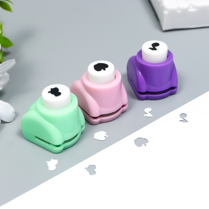 Набор фигурных дыроколов в сундуке d=1 см, 58 шт МИКС Набор фигурных дыроколов в сундуке d=1 см, 58 шт МИКС