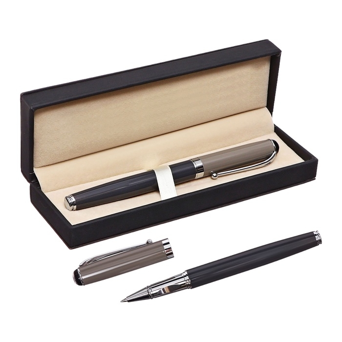 Ручка подарочная роллер в кожзам футляре Классика корпус серый/серебро Ручка подарочная роллер в кожзам футляре Классика корпус серый/серебро