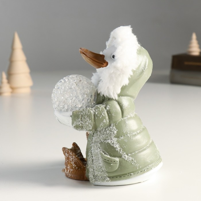 Сувенир полистоун свет Сувенир полистоун свет "Гусь в шубке с капюшоном со снежком" 10х10х14 см