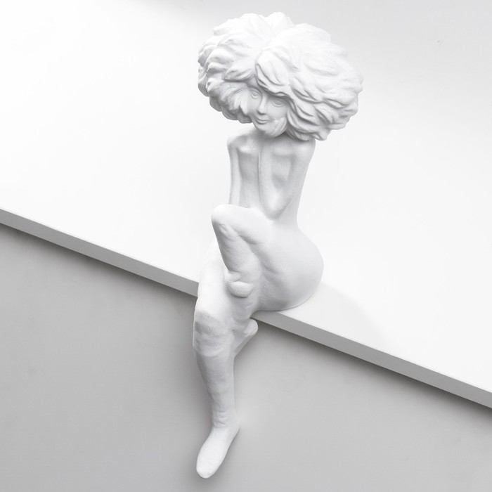Сувенир полистоун  Сувенир полистоун "Девушка с пышной причёской, задумчивая" белая 40х12х13,5 см