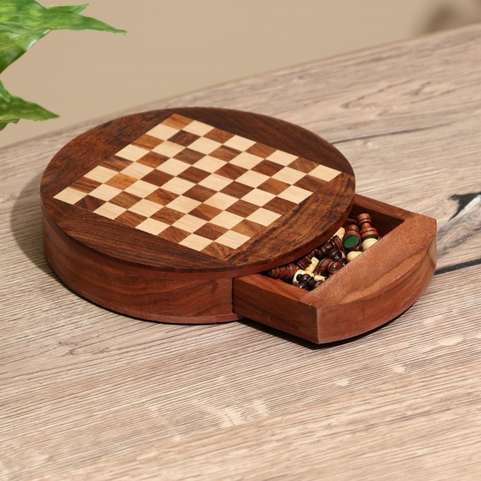 Шахматы круглые, доска 15х15 см, дерево шишам Шахматы круглые, доска 15х15 см, дерево шишам