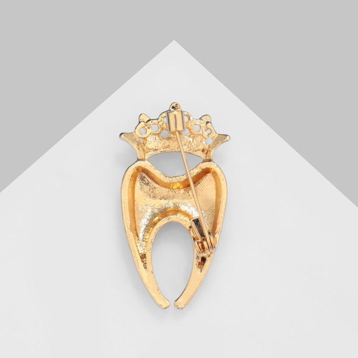 Брошь Брошь "Зуб" с короной, цвет белый в золоте