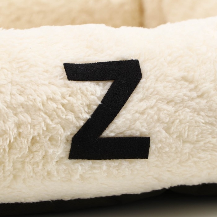 Лежанка для собак и кошек  Лежанка для собак и кошек "Уют Z" , меховая, 45 х 35 х 11 см