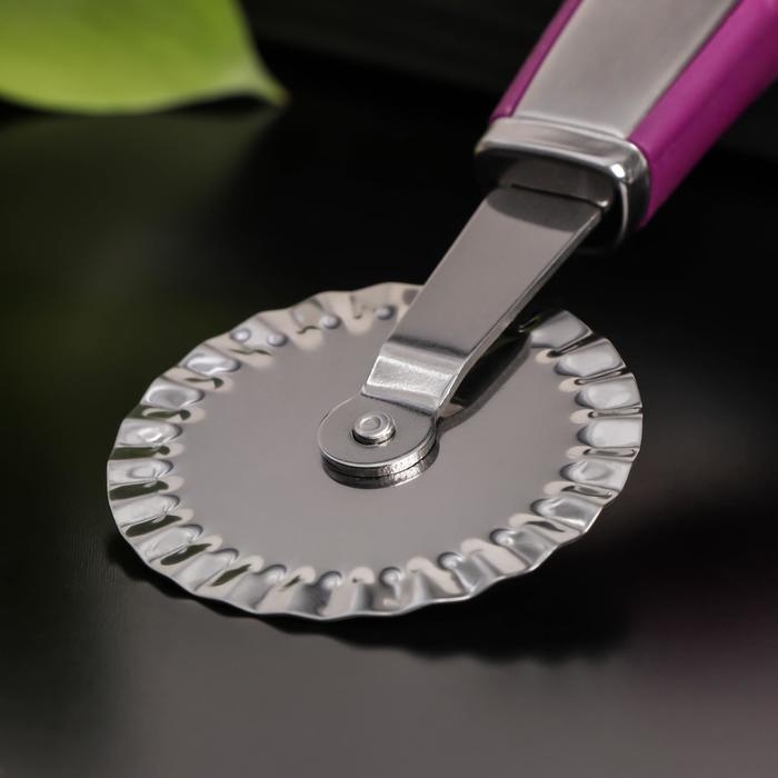 Нож для пиццы и теста Доляна Blade, 20 см, ручка soft-touch, цвет фиолетовый Нож для пиццы и теста Доляна Blade, 20 см, ручка soft-touch, цвет фиолетовый