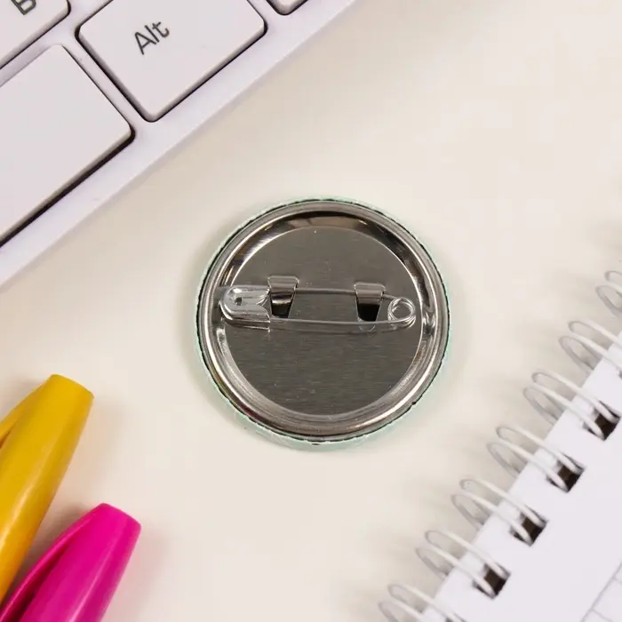 Значок закатной d=35 мм  Значок закатной d=35 мм "Подарок" 6,5х6,5 см