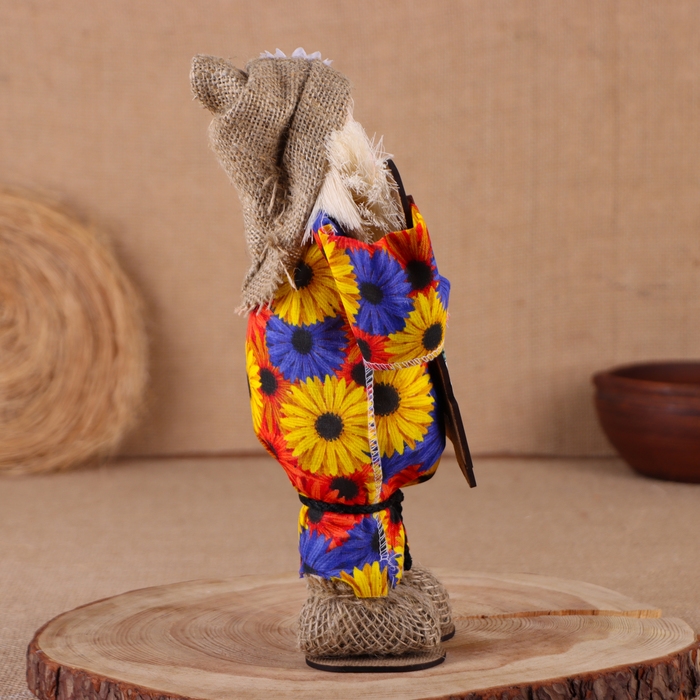 Оберег-домовой Оберег-домовой "Славуся в льняном колпаке, с топором и дровами", 30х18х10 см, микс