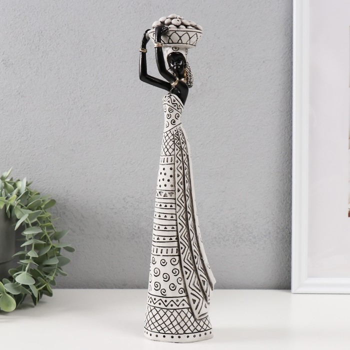Сувенир полистоун  Сувенир полистоун "Африканка с фруктами на голове" белый с чёрным 8х6х33 см