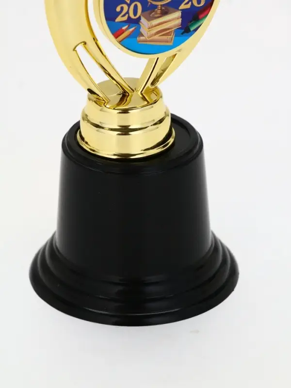 Фигура звезда на черной подставке на Выпускной Фигура звезда на черной подставке на Выпускной "Выпускник 2026", 7 х 18,2 см