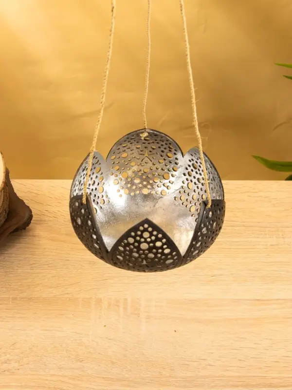 Подсвечник подвесной из кокоса «Бутон», 14×14×10 см, чёрно-серебристый