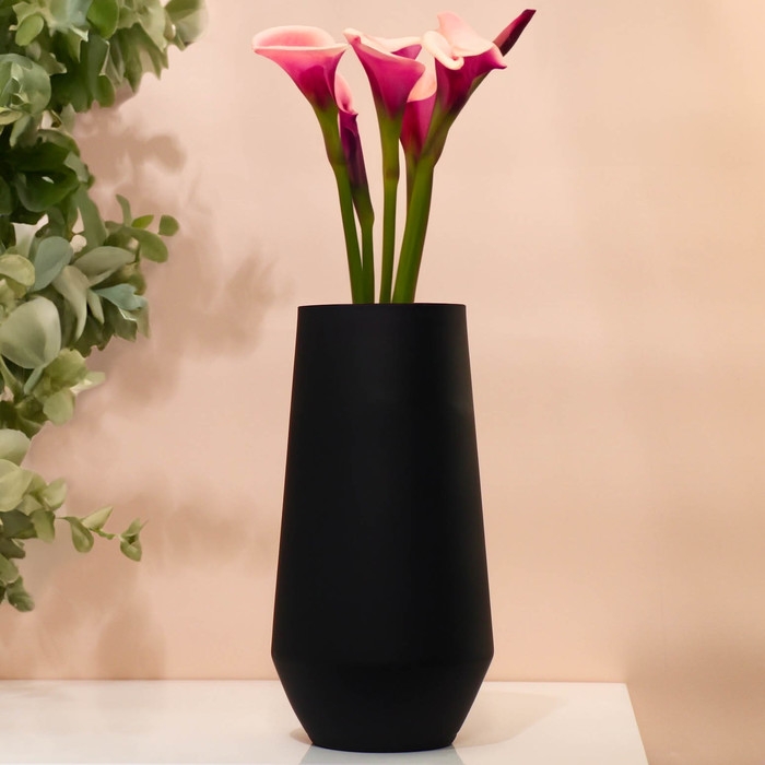 Ваза для цветов «Глория» из черного стекла 27 х 14 х 14 см Ваза для цветов «Глория» из черного стекла 27 х 14 х 14 см