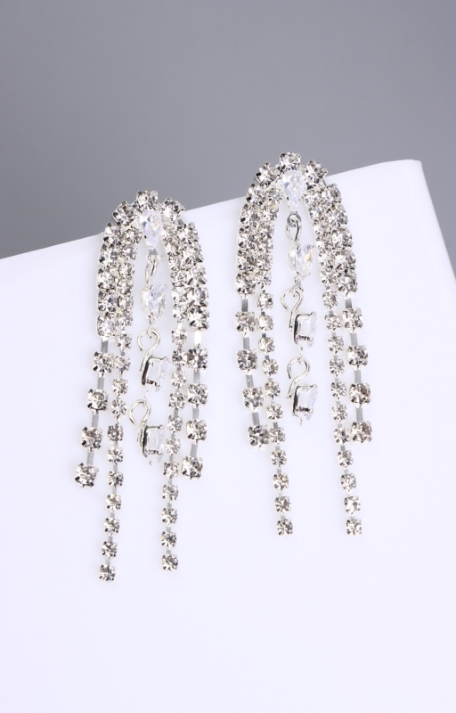 Серьги висячие со стразами «Водопад» гроздь, цвет белый в серебре Серьги висячие со стразами «Водопад» гроздь, цвет белый в серебре