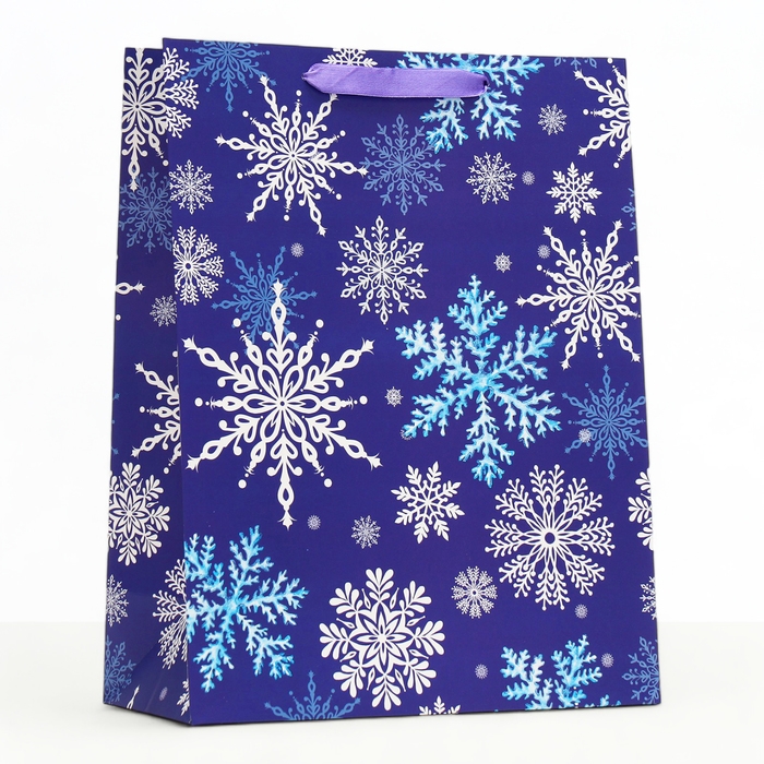 Новый год. Пакет подарочный Новый год. Пакет подарочный "Снежинки", 33 х 42,5 х 15 см.