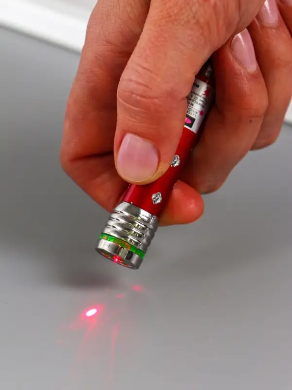 Фонарик-лазер брелок для ключей на карабине &laquo;Указка, с рисунком&raquo;, 2 режима, 7.5&times;1.5&times;1.5 см, МИКС