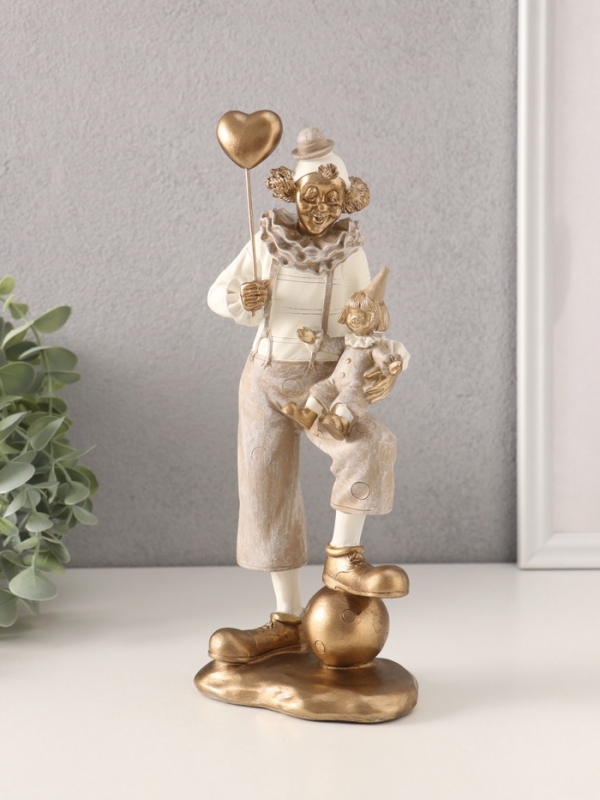 Сувенир полистоун  Сувенир полистоун "Клоун с малышом и воздушным шариком" бело-бежевый 10,5х7х25,5 см