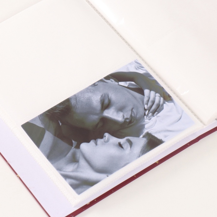 Фотоальбом на 200 фото 10х15 см Фотоальбом на 200 фото 10х15 см "В крапинку" матовый, бордовый 6,5х17,5х23 см