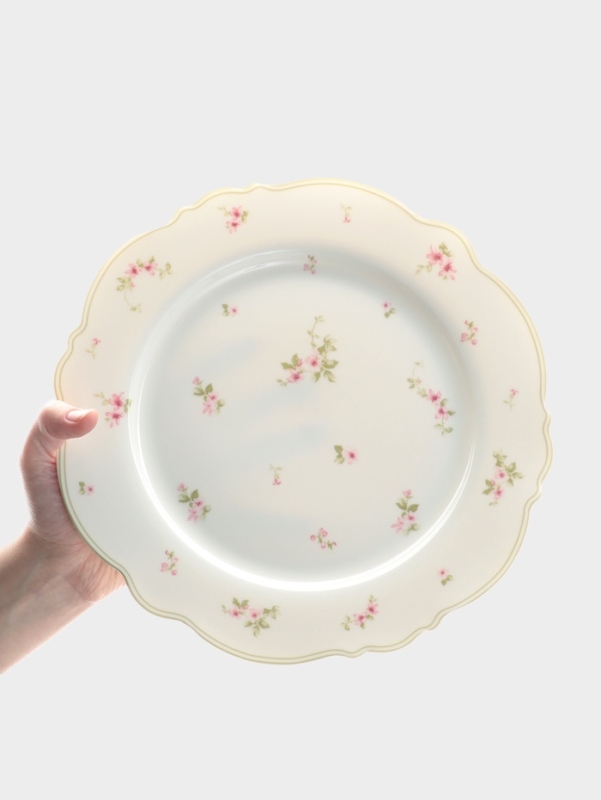 Тарелка WY Spring flowers, d=26.5 см, фарфор, белая Тарелка WY Spring flowers, d=26.5 см, фарфор, белая