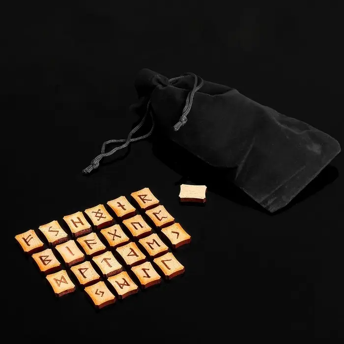 Руны для гадания &laquo;Скандинавские&raquo;, 25 шт., натуральный дуб, мешочек, 16+