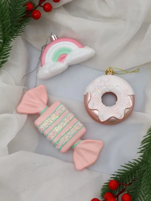 Набор украшений пластик 58 шт Набор украшений пластик 58 шт "В гостях у Деда Мороза"