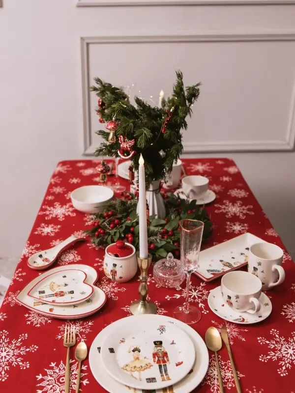 Тарелки сервировочные новогодние Доляна &laquo;Сказочный бал.Щелкунчик&raquo;, набор 2 шт., 22.5&times;2.6 см, 16.5&times;2 см, доломит, белые