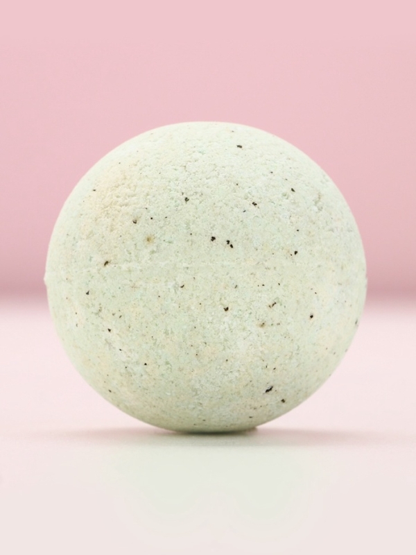 Бомбочка для ванны с листьями зелёного чая «Цвети от счастья!», 120 г, аромат зелёного чая, ЧИСТОЕ СЧАСТЬЕ