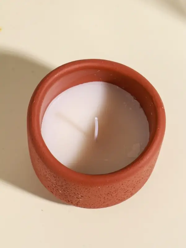 Свеча в вулканическом подсвечнике "Изгиб" персиковая 8,3х8,5х7 см