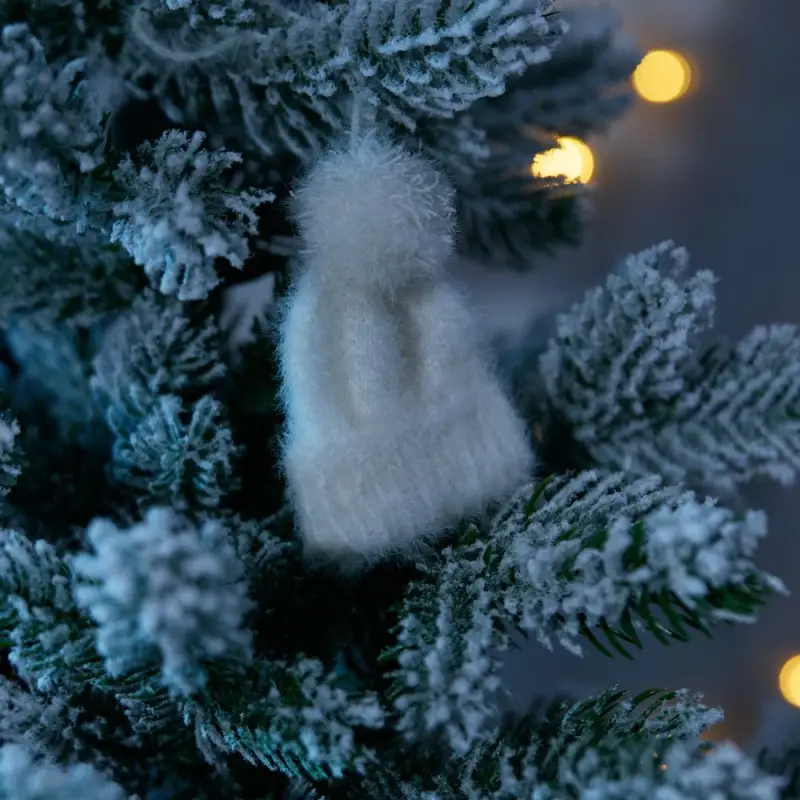 Подвеска на елку «Вьюшка», шапочка, белая