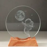 Сувенир стекло свет "Диск. Полёт космонавта" 5хLED d=10 см, USB 10х4х11,4 см Сувенир стекло свет "Диск. Полёт космонавта" 5хLED d=10 см, USB 10х4х11,4 см