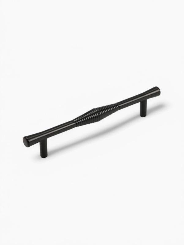 Ручка-скоба CAPPIO Лабиринт, цинк, м/о 128 мм, цвет черный Ручка-скоба CAPPIO Лабиринт, цинк, м/о 128 мм, цвет черный