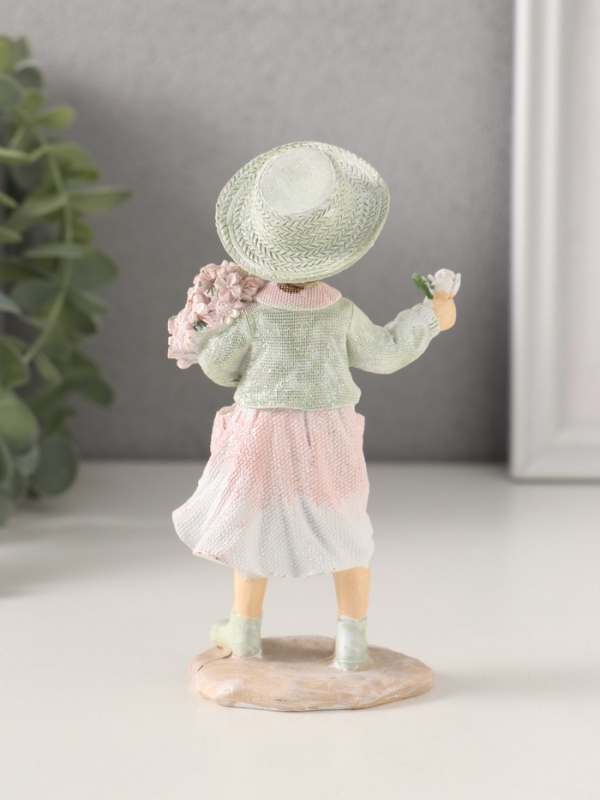Сувенир полистоун Сувенир полистоун "Девочка с букетом ромашек, в шляпке" розово-зелёный 6,5х4х12,5 см