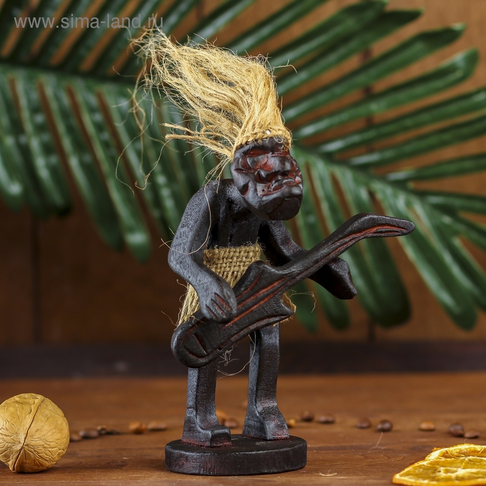 Сувенир дерево "Абориген-гитарист" 16х10х8 см