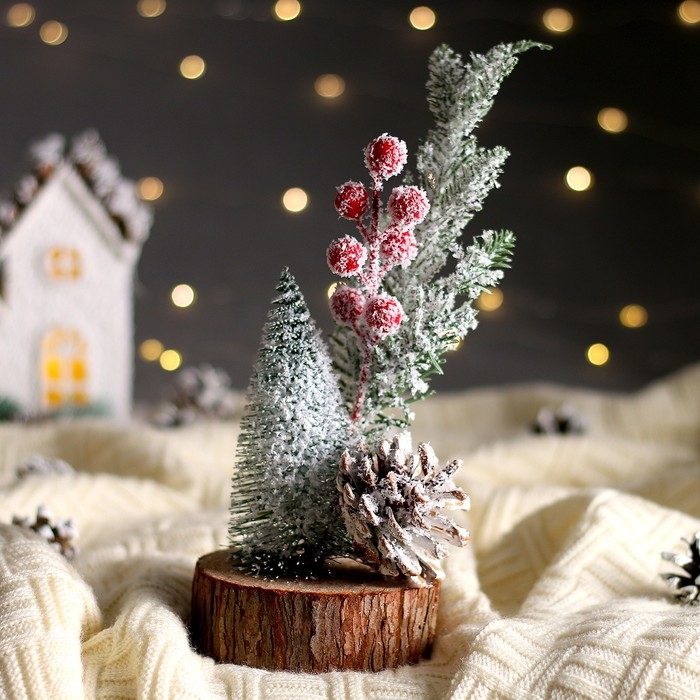 Новогодняя композиция «Ёлочка с веточками и шишкой» 13 × 13 × 26 см Новогодняя композиция «Ёлочка с веточками и шишкой» 13 × 13 × 26 см