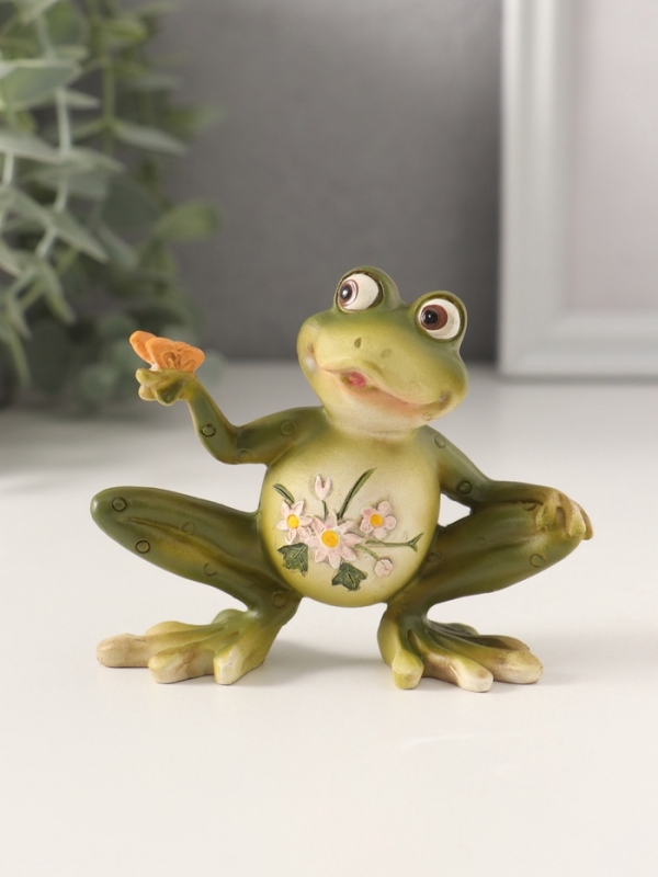 Сувенир полистоун Сувенир полистоун "Лягушонок с бабочкой, с цветами на животике" 10,5х4х8,5 см