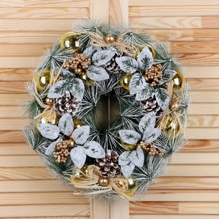 Венок новогодний d=34 см &laquo;Зимнее волшебство. Шишки и листья&raquo;, в снегу