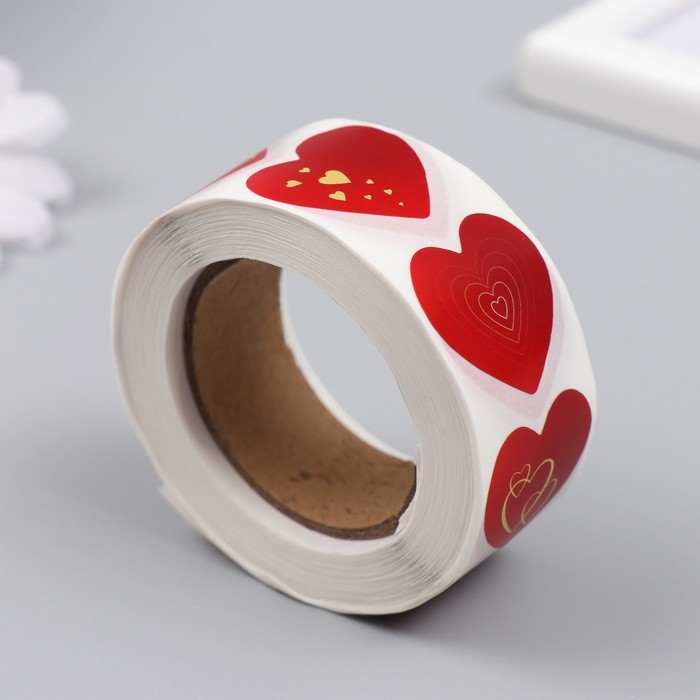 Наклейка бумага Наклейка бумага "Красные сердечки с золотом" d=2,5 см 500 шт в рулоне